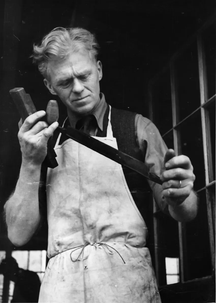 Edward Barnsley, 1945.